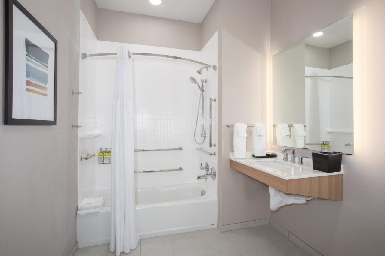 King Studio Suite with Mobility Accessible Tub - Non-Smoking