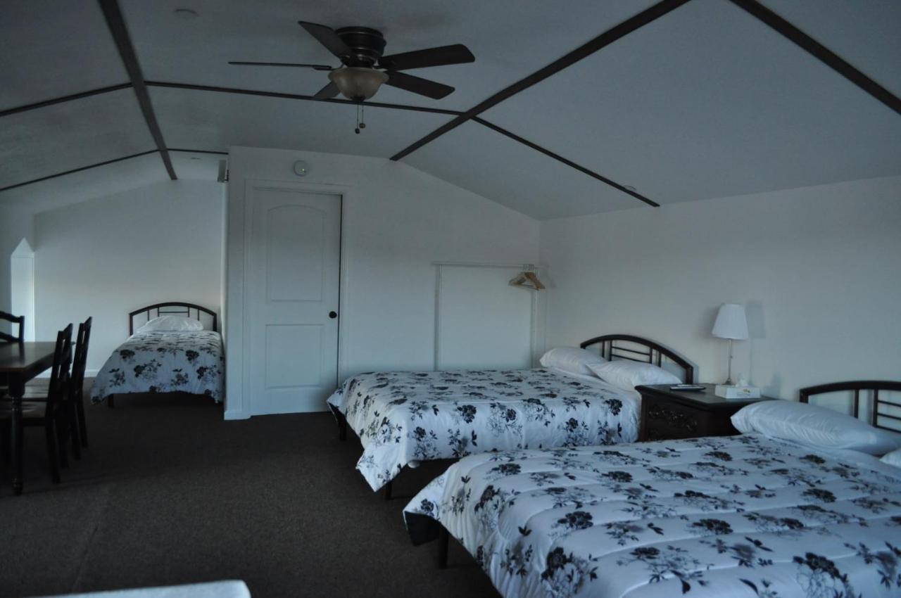 Family Room with Three Queen Beds